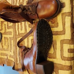 Brown size 9 m Frye ankle boots